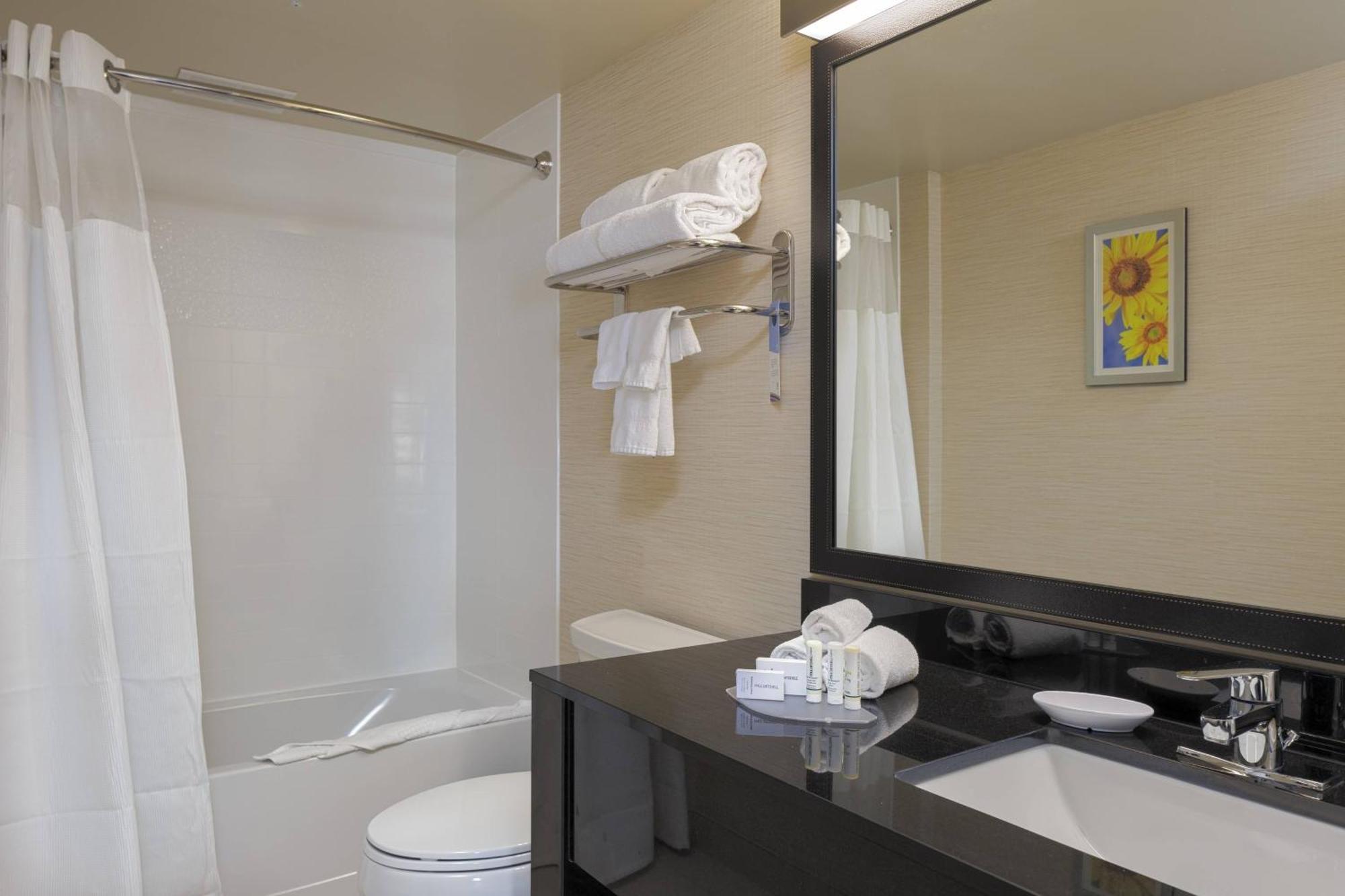 Fairfield Inn & Suites By Marriott Белвил Екстериор снимка
